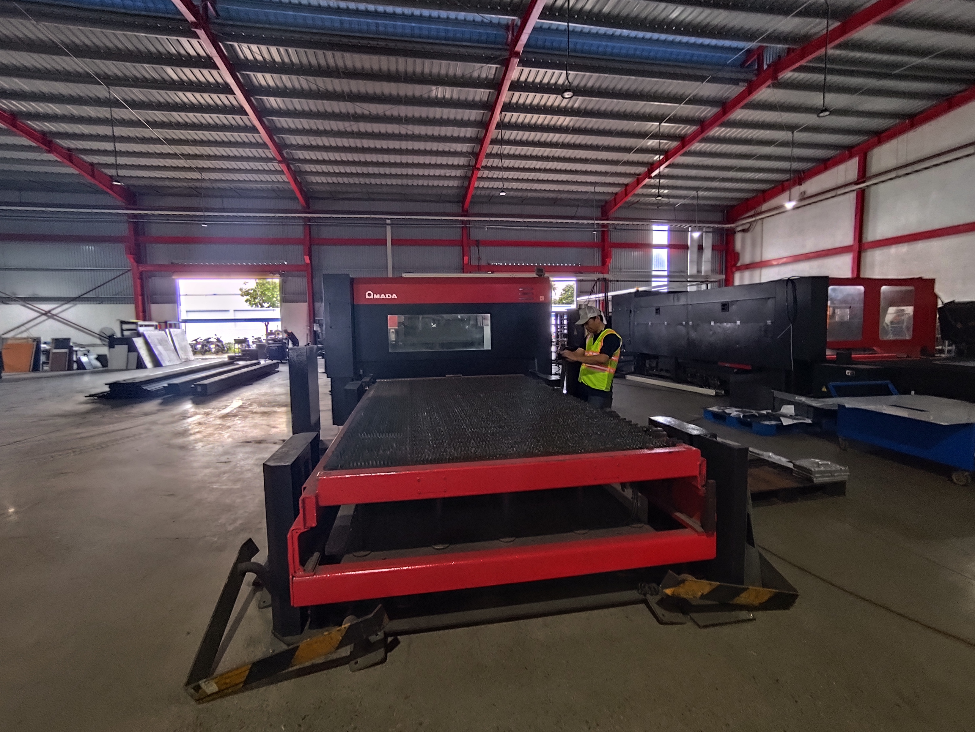 Laser cutting machine